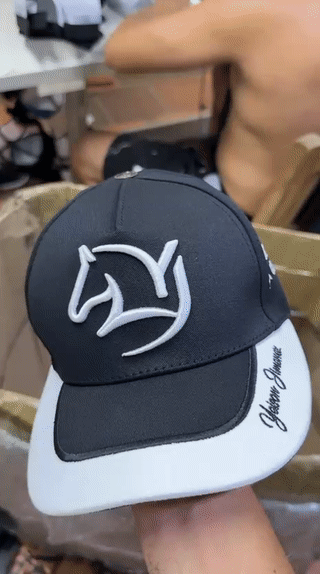 🎤 ¿Listo para sentir el orgullo de llevar tu estilo al máximo? 🎤